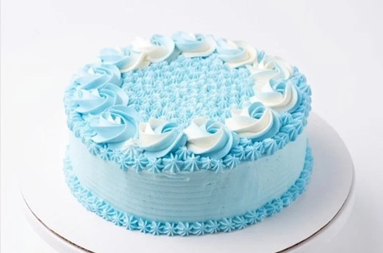 Signature custom cake by Crumbs & Cravings - Winnipeg artisan bakery